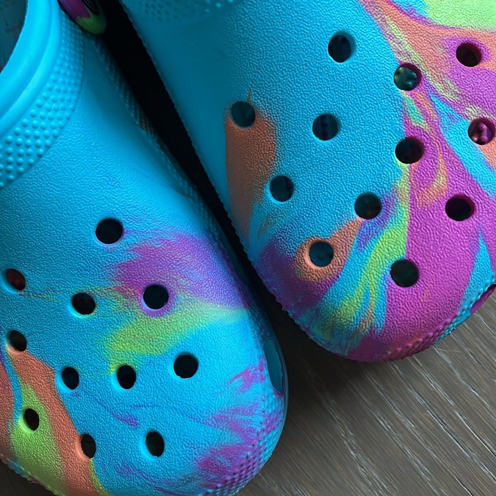 CROCS Multicolor Tie-Dye kids size big kid 5 - Picture 10 of 10